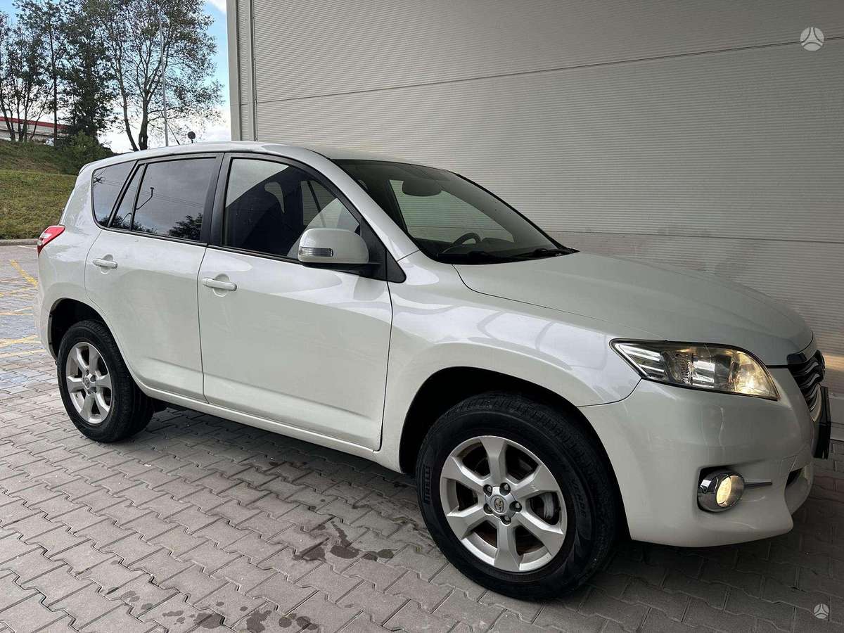 Toyota RAV4 2011 — photo 10