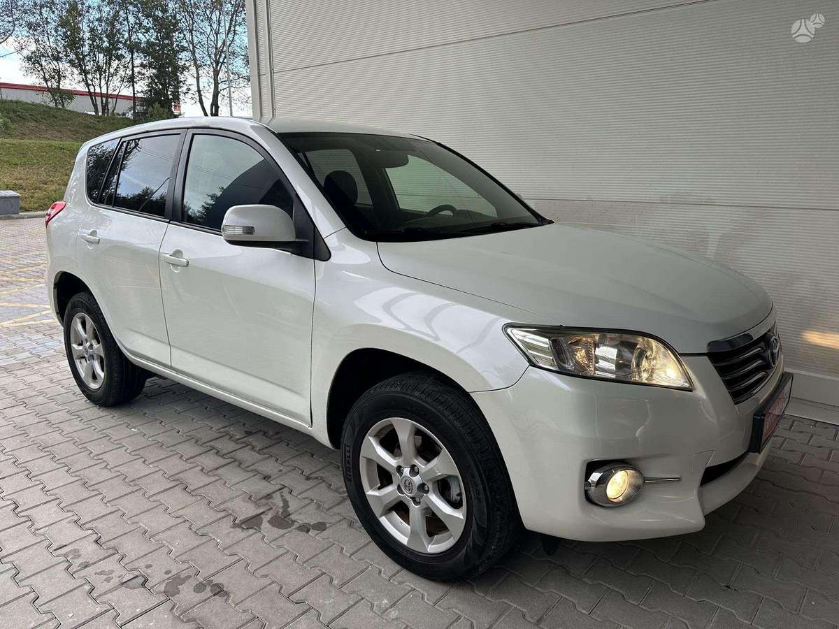 Toyota RAV4 2011 — photo 11