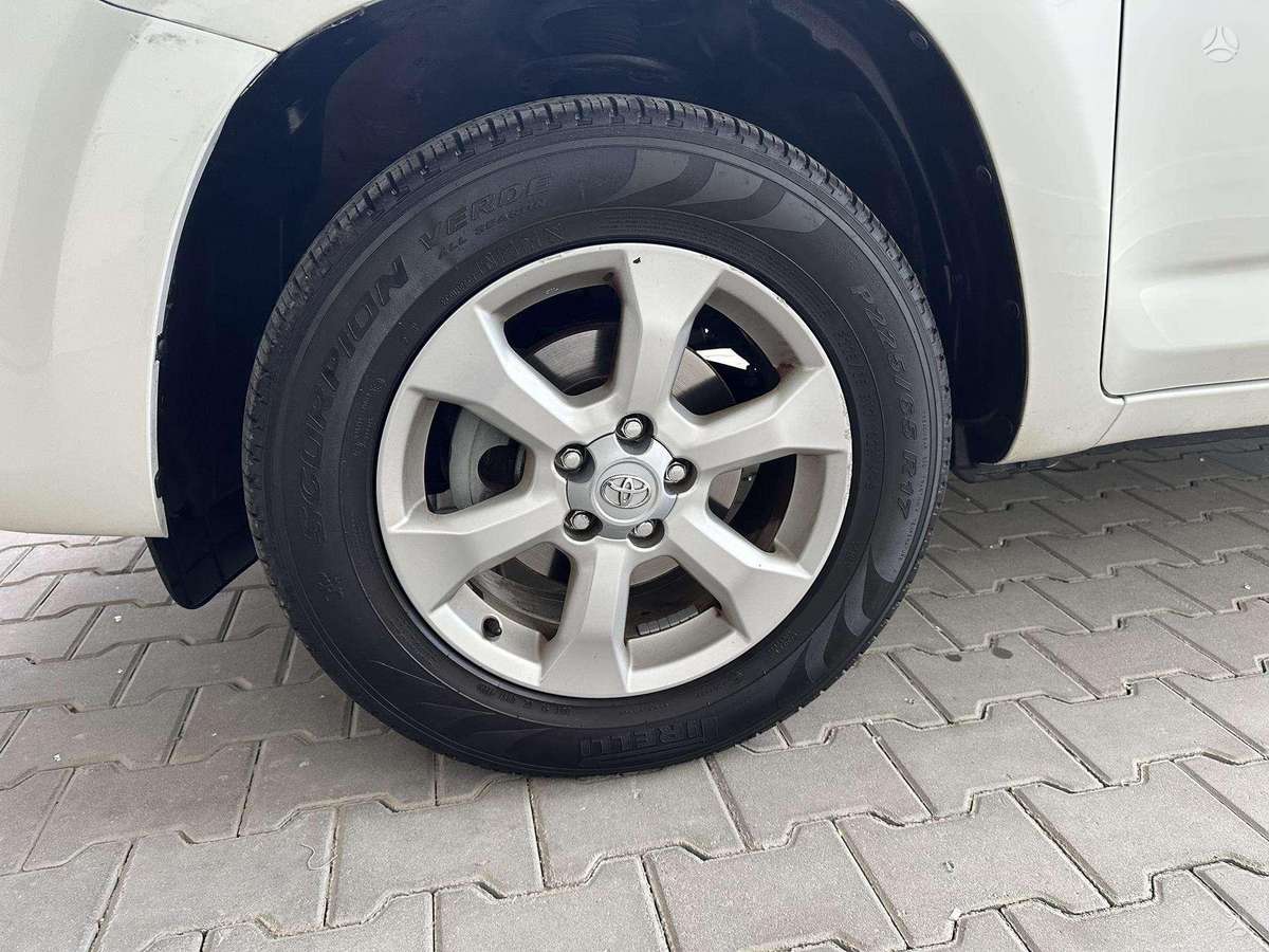 Toyota RAV4 2011 — photo 15