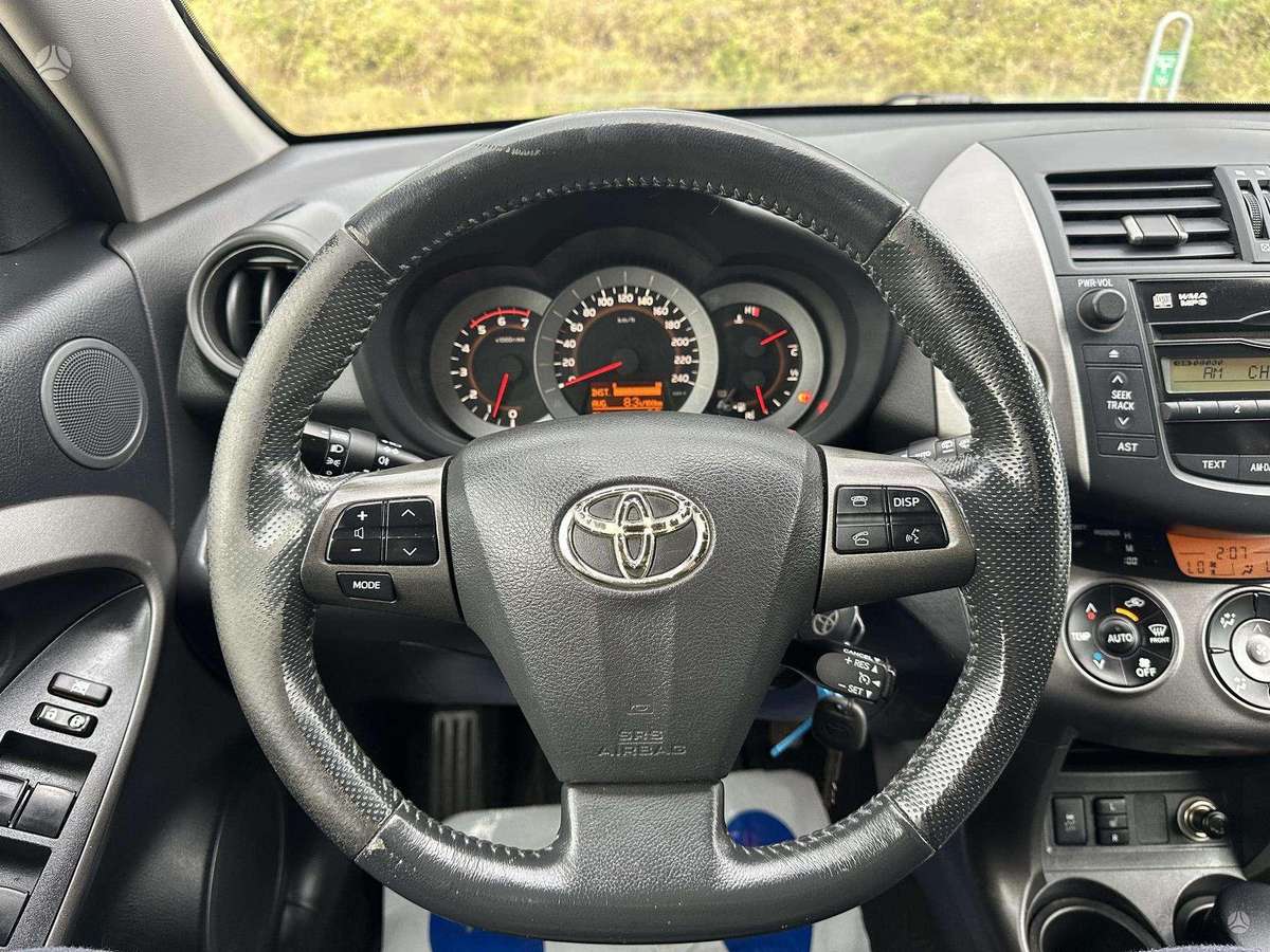Toyota RAV4 2011 — photo 22