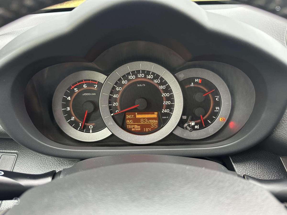 Toyota RAV4 2011 — photo 23