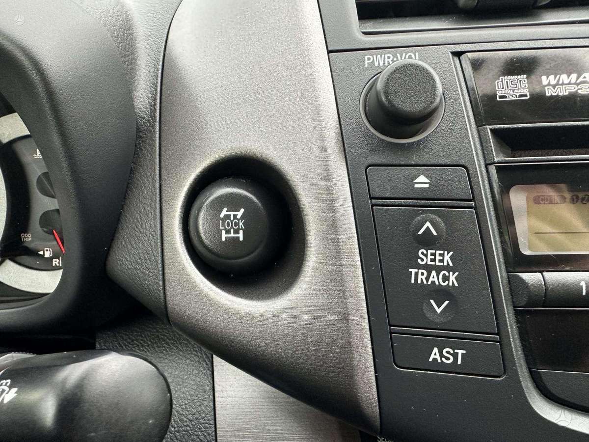 Toyota RAV4 2011 — photo 25