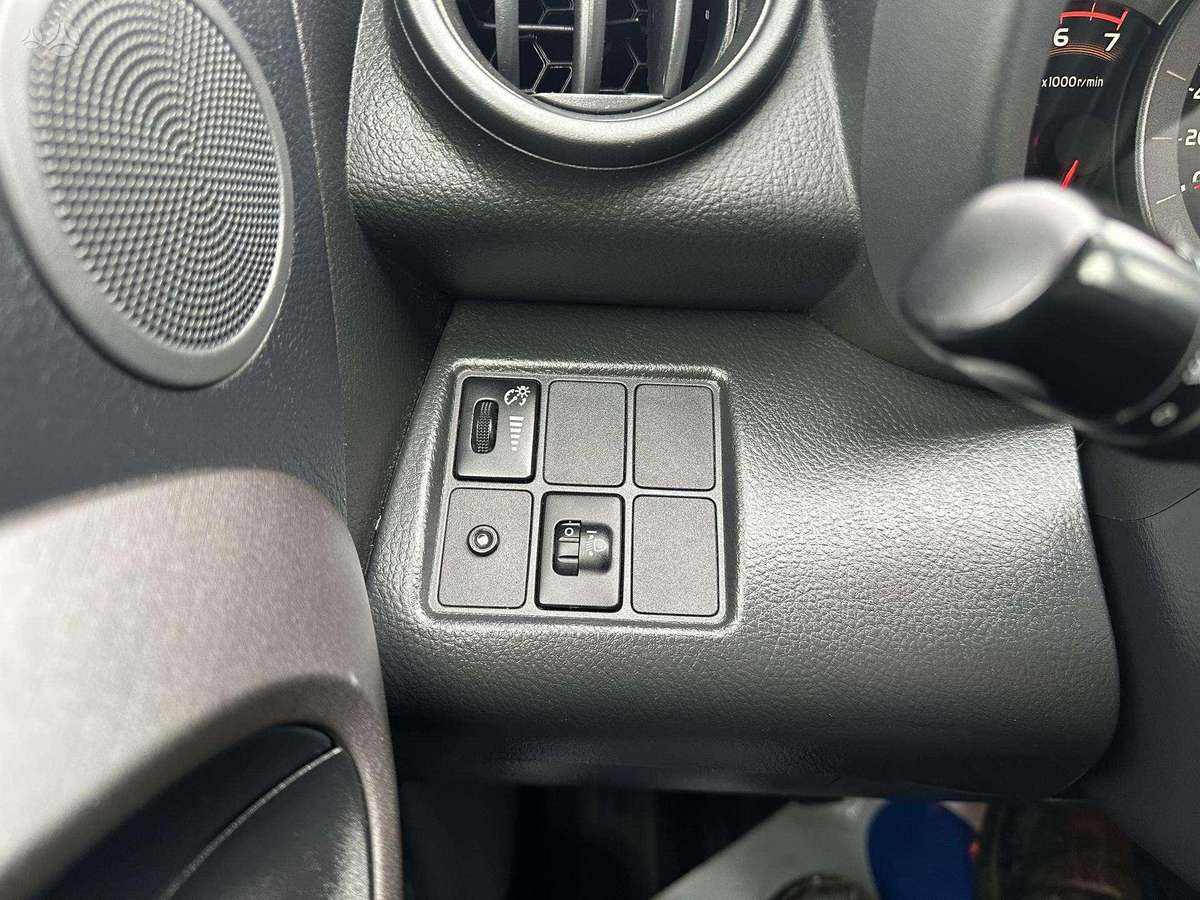 Toyota RAV4 2011 — photo 29