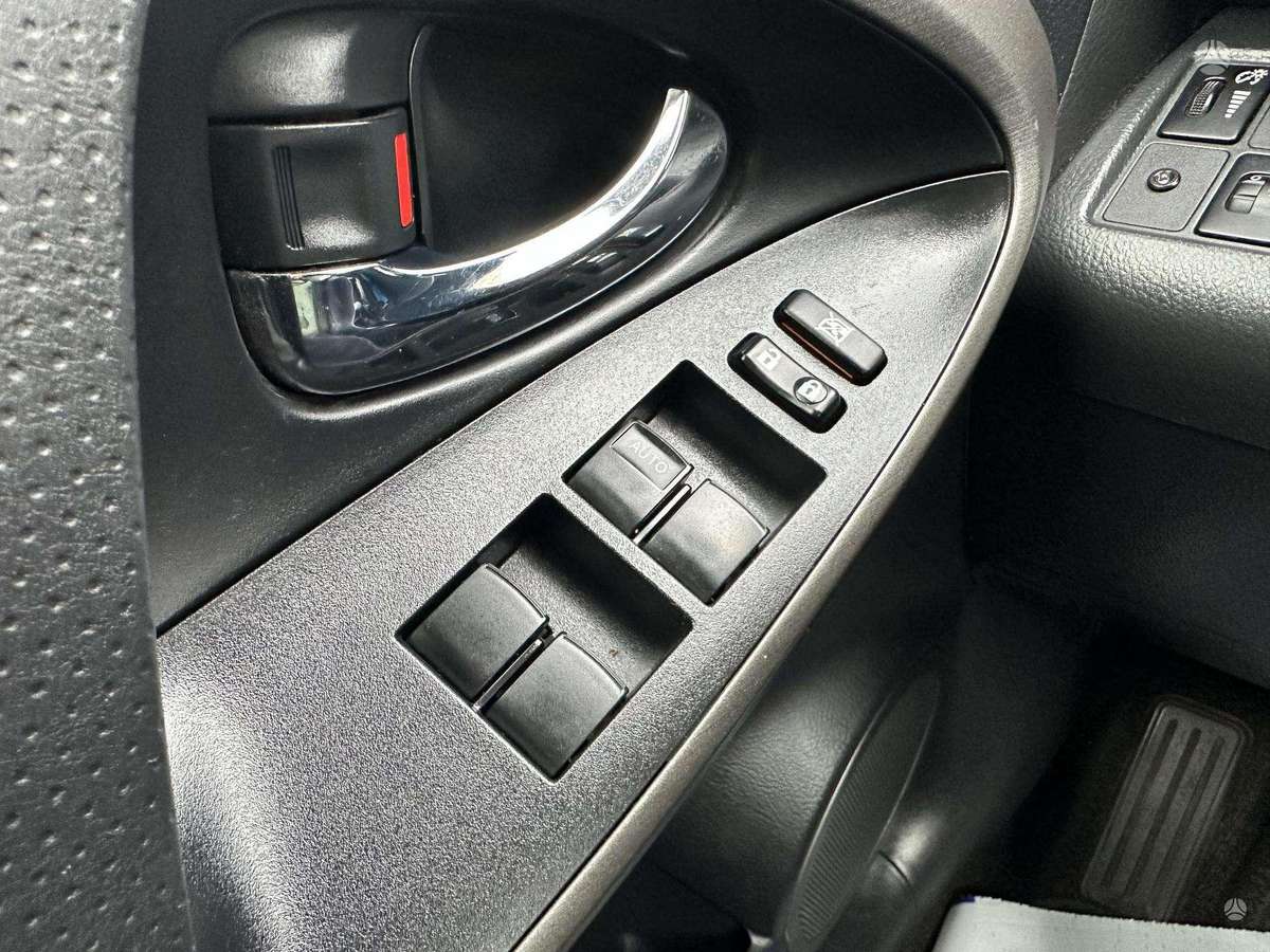 Toyota RAV4 2011 — photo 30