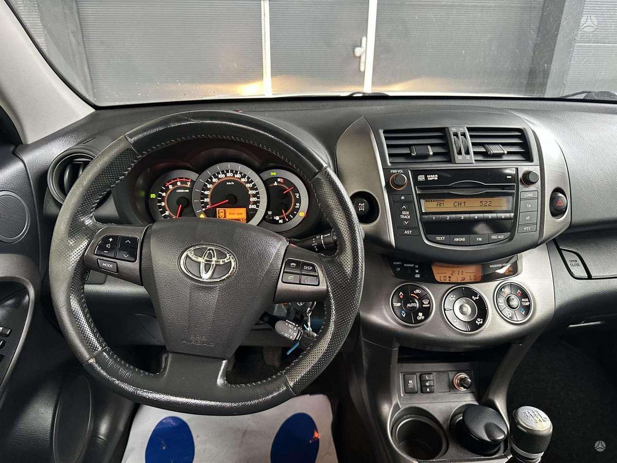 Toyota RAV4 2011 — photo 36