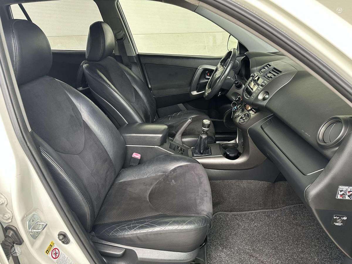 Toyota RAV4 2011 — photo 40