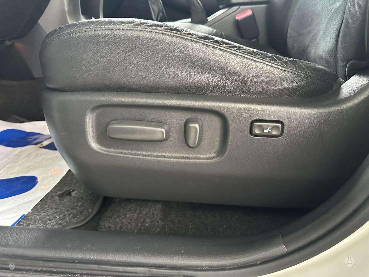 Toyota RAV4 2011 — photo 41
