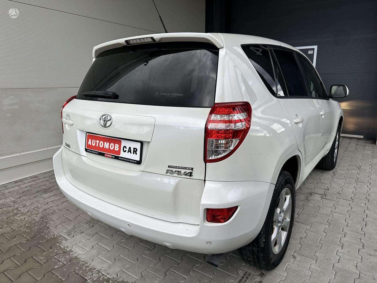 Toyota RAV4 2011 — photo 7