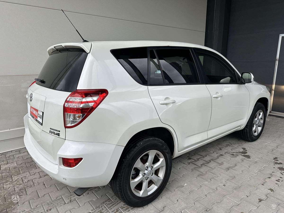 Toyota RAV4 2011 — photo 8