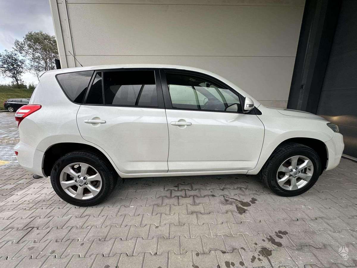 Toyota RAV4 2011 — photo 9
