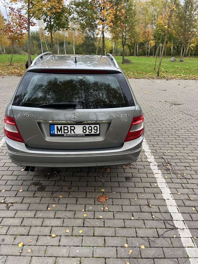 Mercedes-Benz C200 2010 — салон