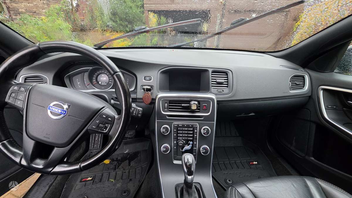 Volvo V60 2014 — photo 13
