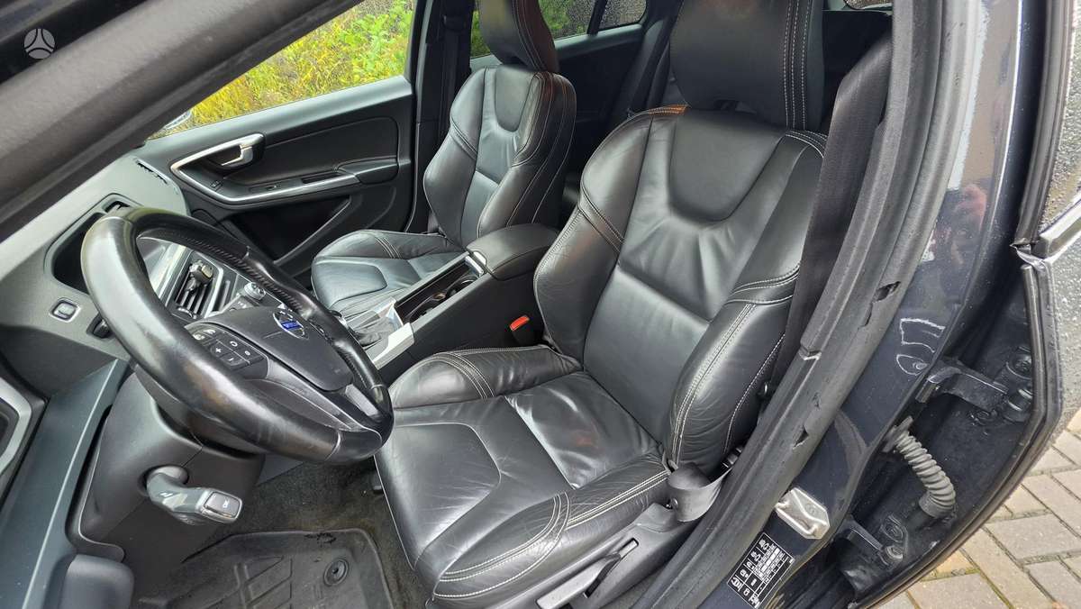 Volvo V60 2014 — photo 14