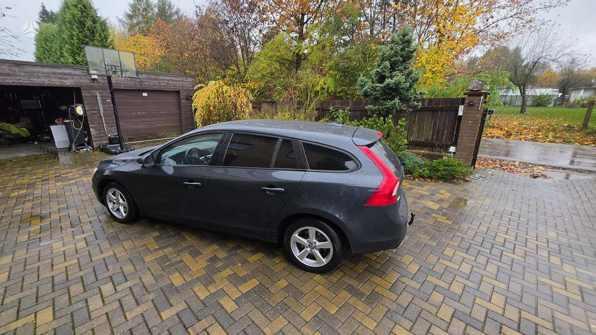 Volvo V60 2014 — interior