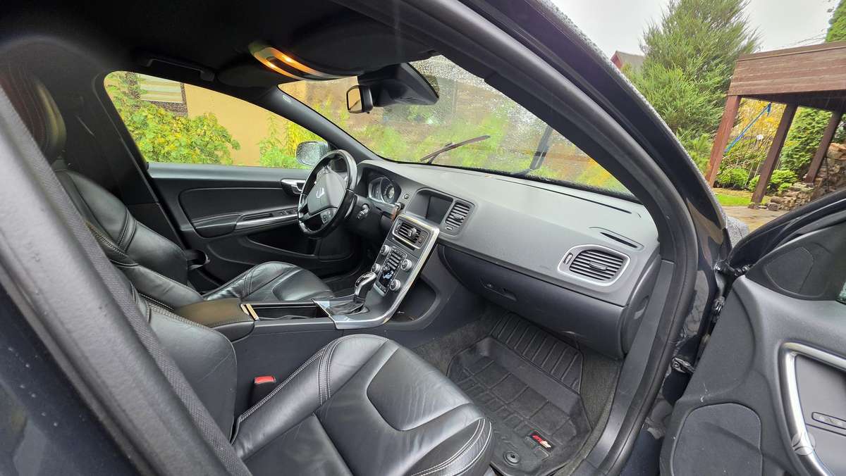 Volvo V60 2014 — photo 9
