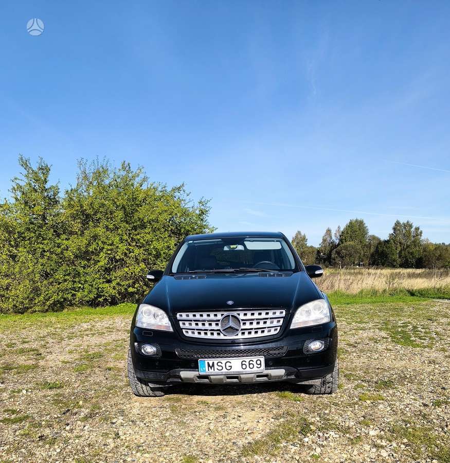 Mercedes-Benz ML320 2008 — вигляд ззаду