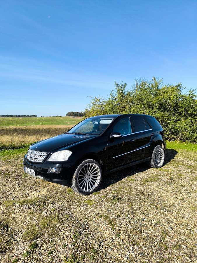Mercedes-Benz ML320 2008 — салон
