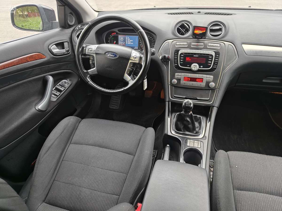 Ford Mondeo 2011 — photo 12