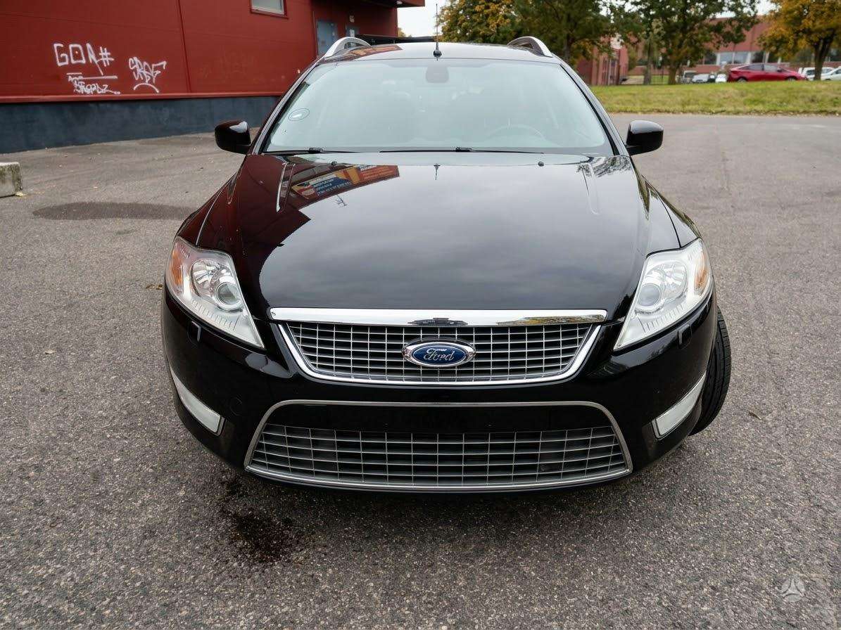 Ford Mondeo 2011 — rear view