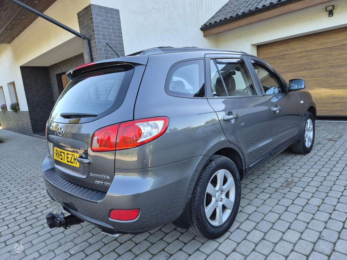 Hyundai Santa 2007 — rear view