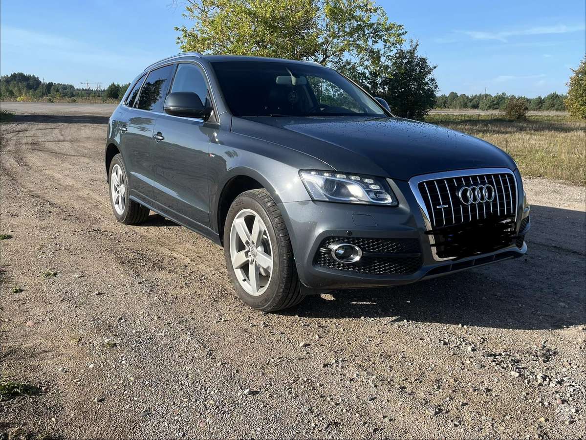 Audi Q5 2011 — салон