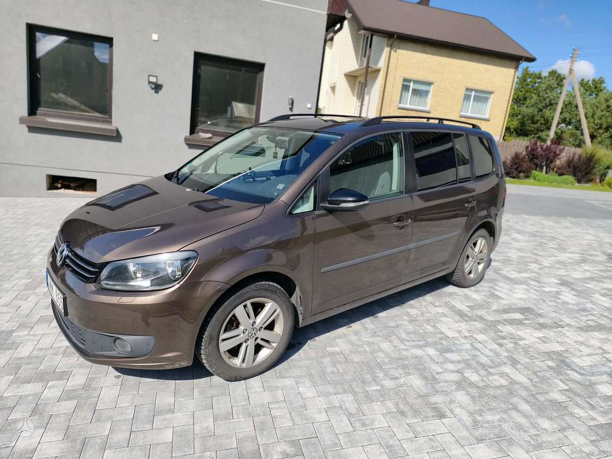 Volkswagen Touran 2013 — rear view