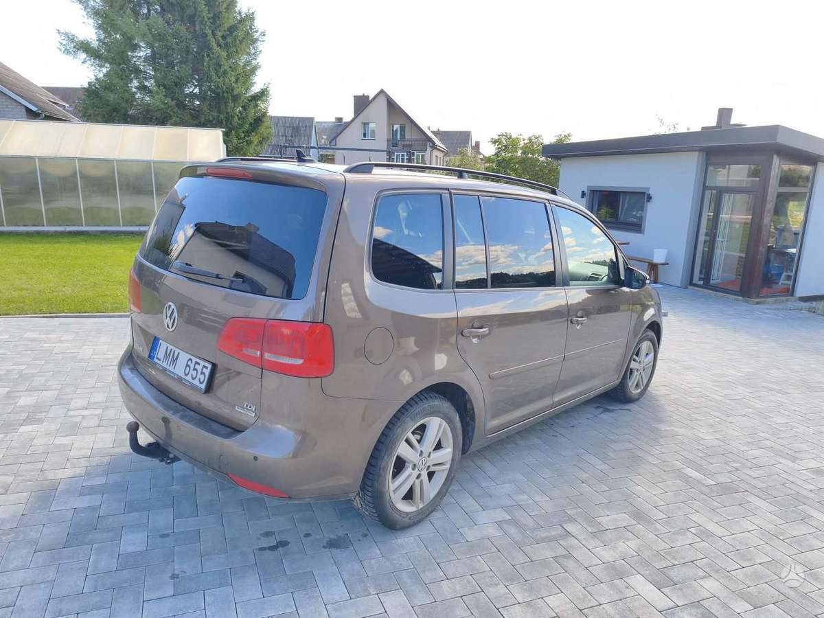 Volkswagen Touran 2013 — engine 1598 cm³, 105 HP (77kW)