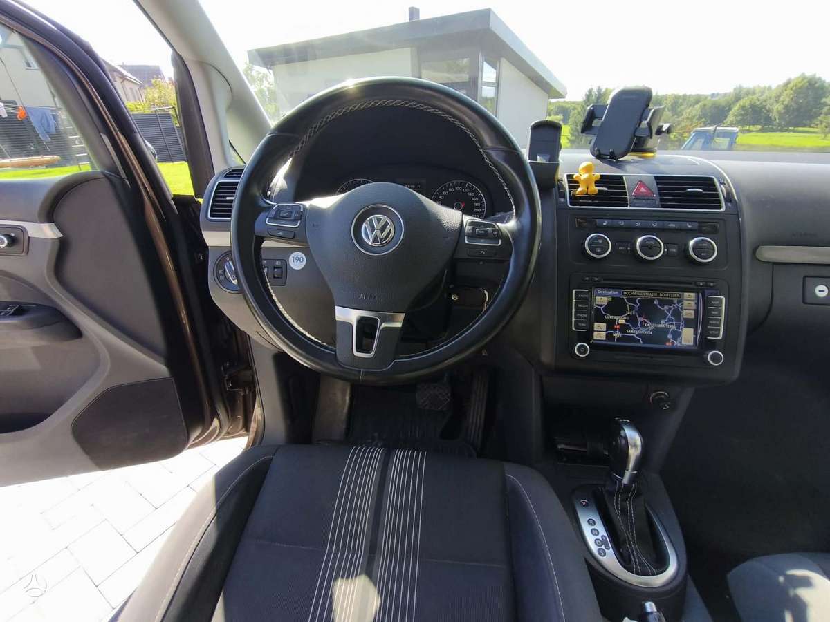 Volkswagen Touran 2013 — photo 6