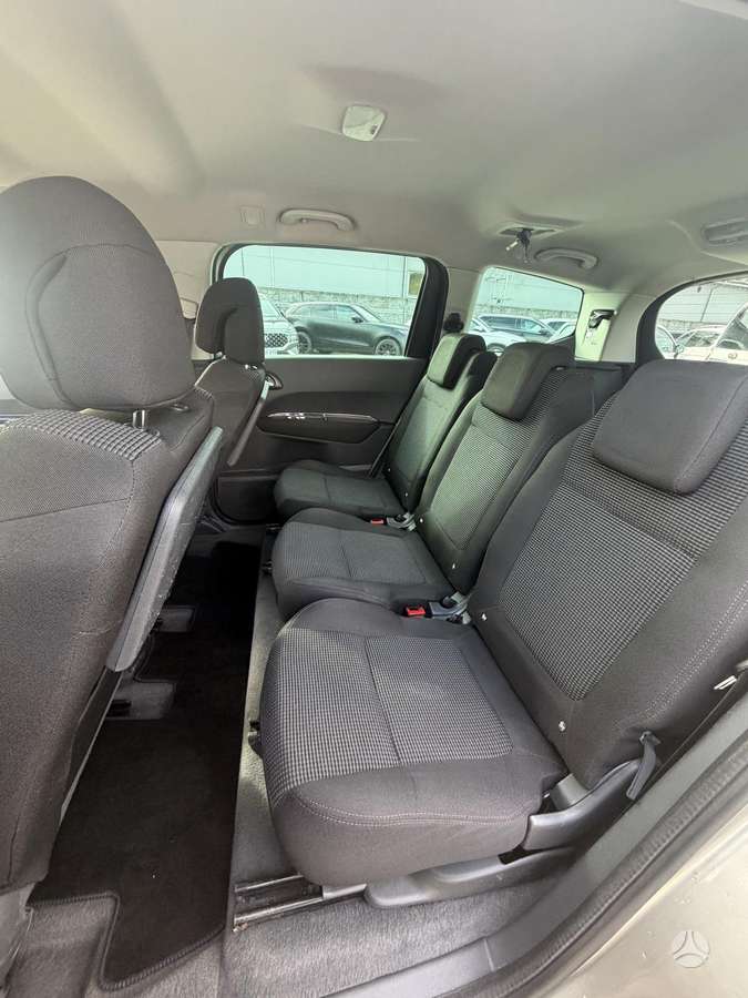 Peugeot 5008 2011 — photo 12