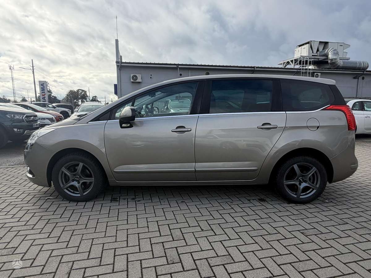 Peugeot 5008 2011 — engine 1600 cm³, 111 HP (82kW)