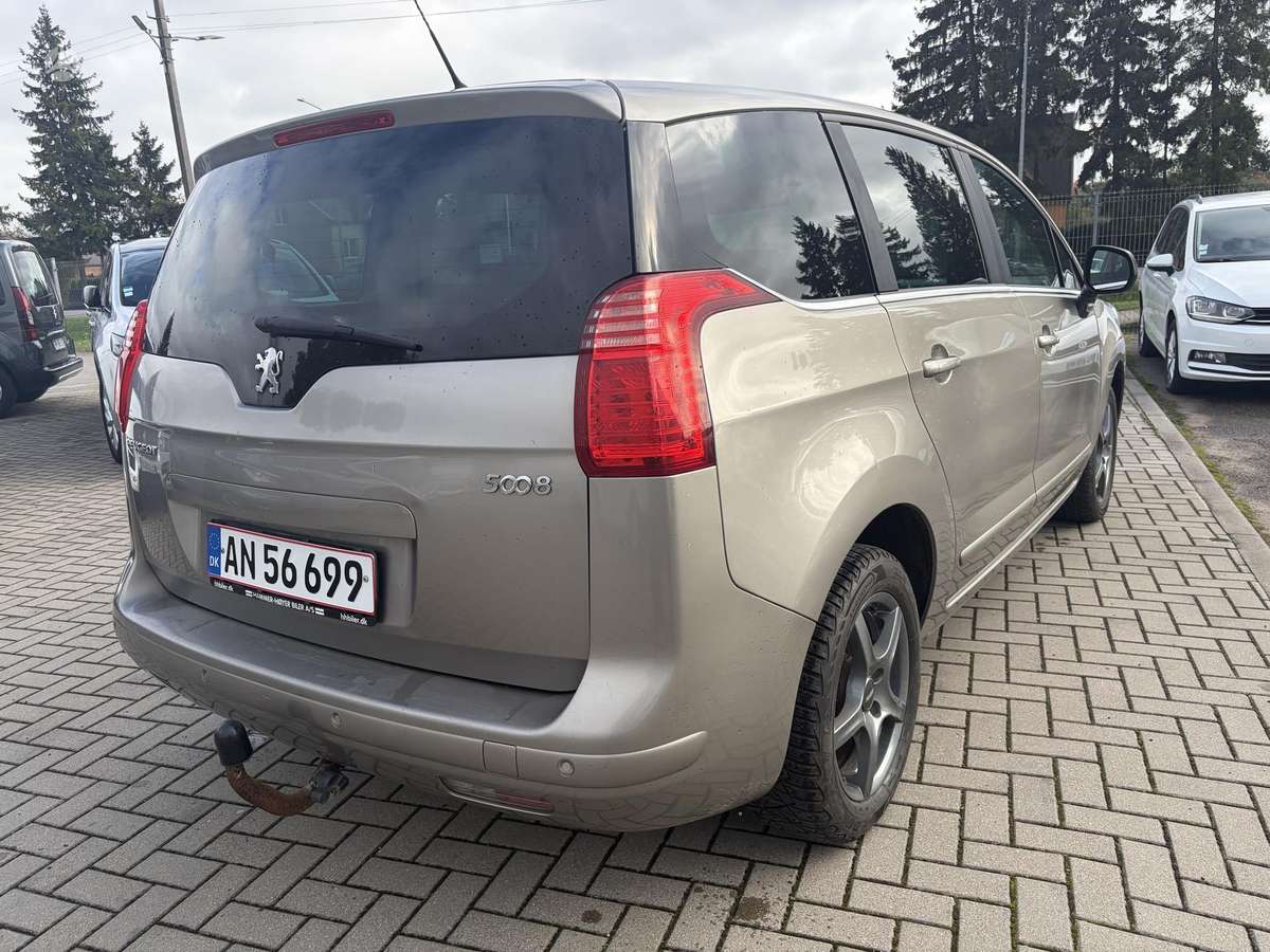 Peugeot 5008 2011 — photo 7