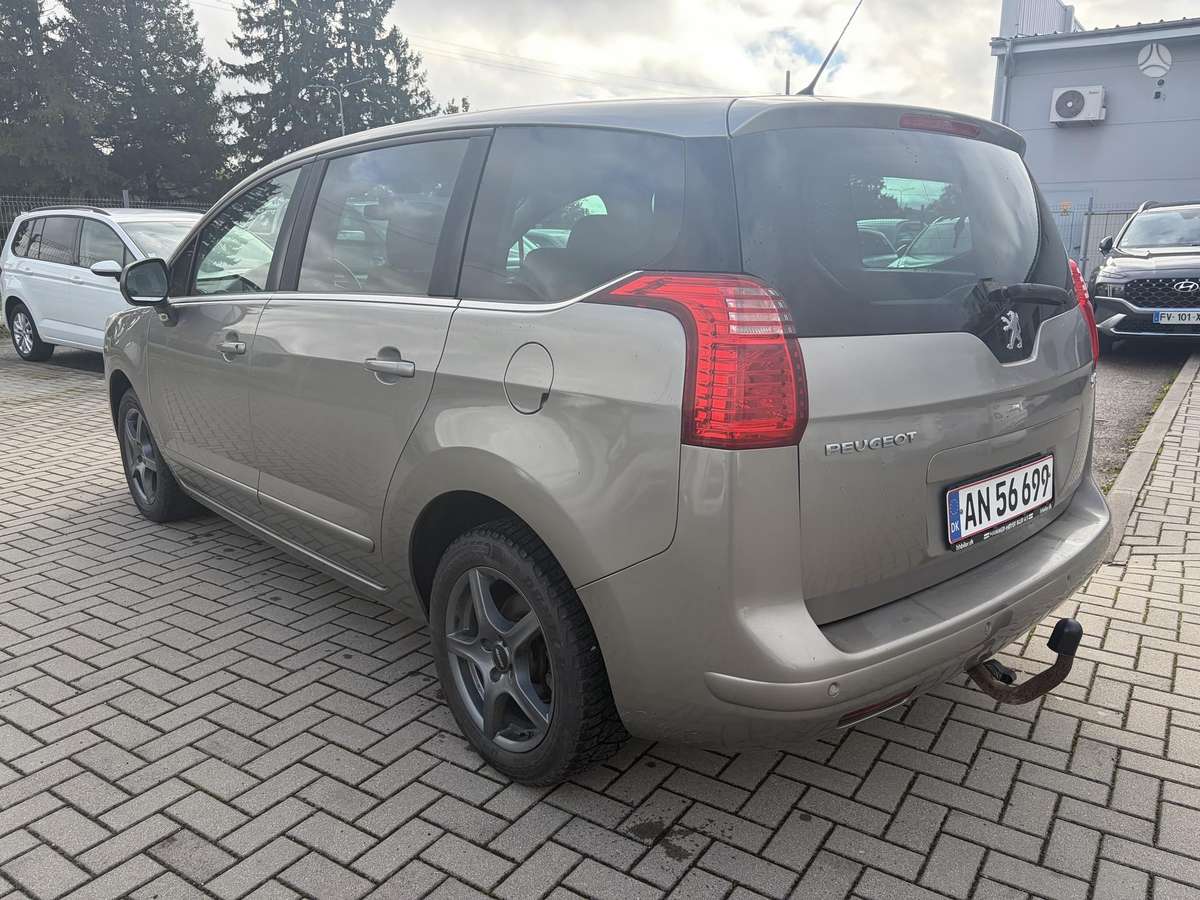 Peugeot 5008 2011 — photo 8