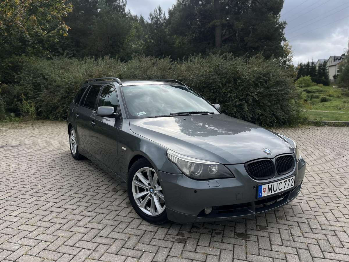 BMW 530 2005 — interior