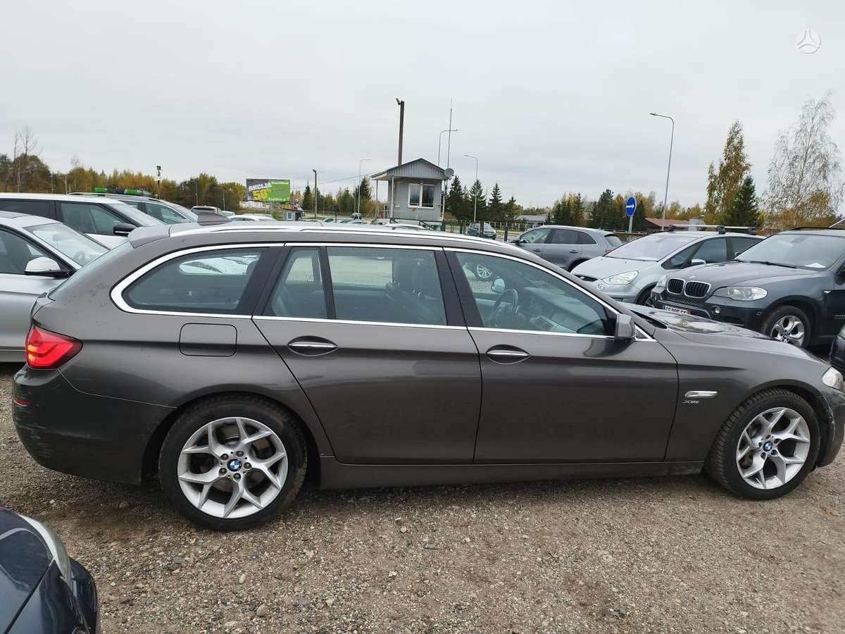 BMW 530 2011 — двигун 2993 cm³, 258 HP (190kW)