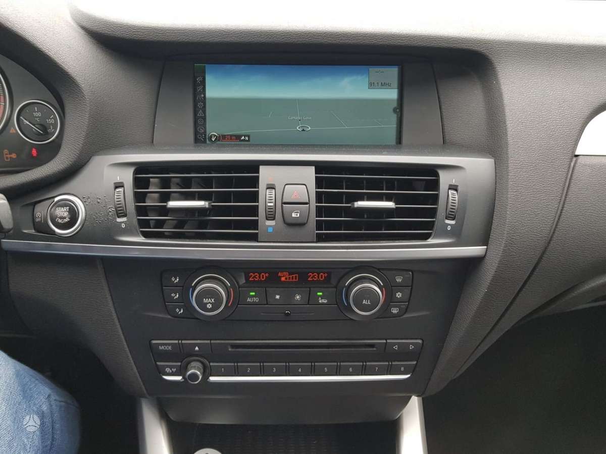 BMW X3 2011 — photo 10
