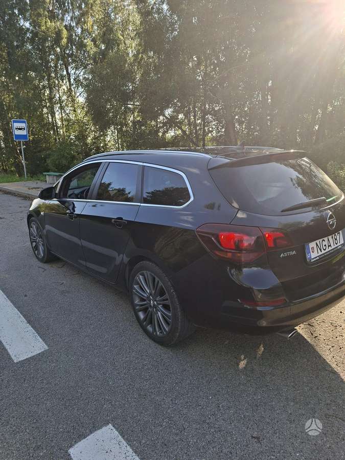 Opel Astra 2012 — engine 1956 cm³, 165 HP (121kW)