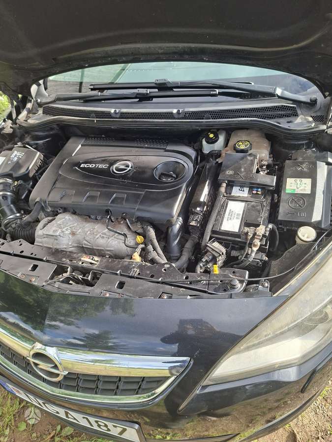 Opel Astra 2012 — photo 6
