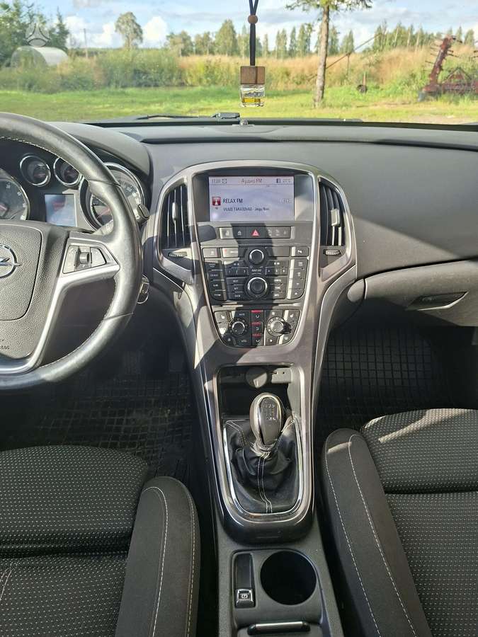 Opel Astra 2012 — photo 8