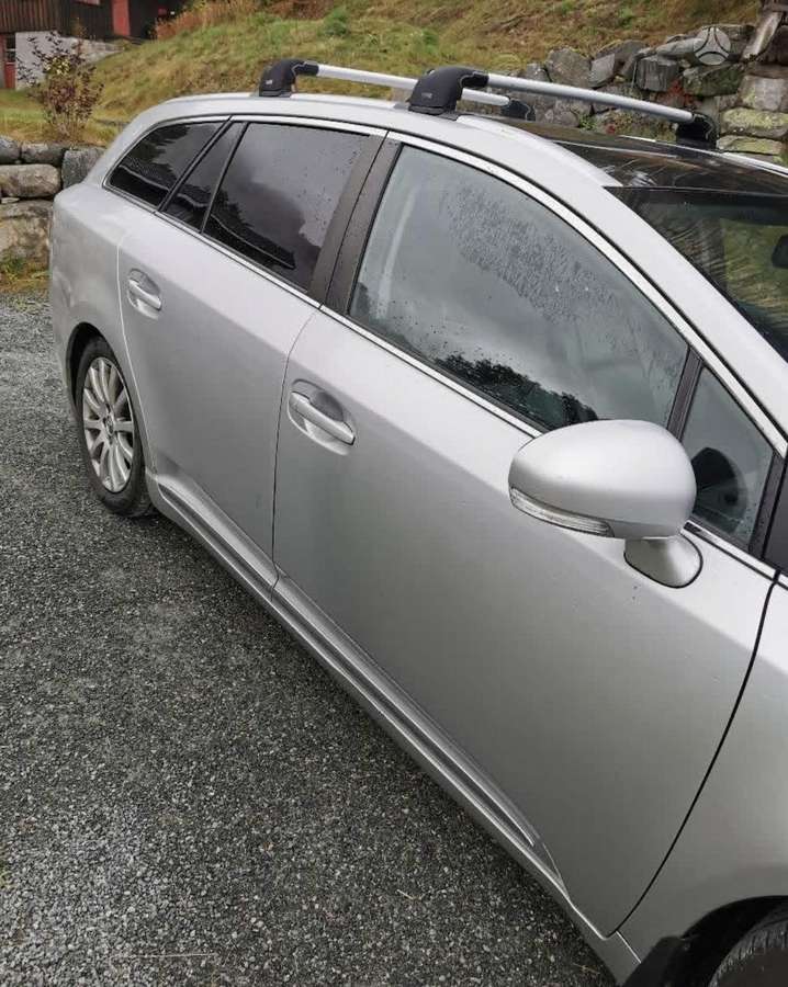 Toyota Avensis 2010 — engine 1998 cm³, 147 HP (108kW)