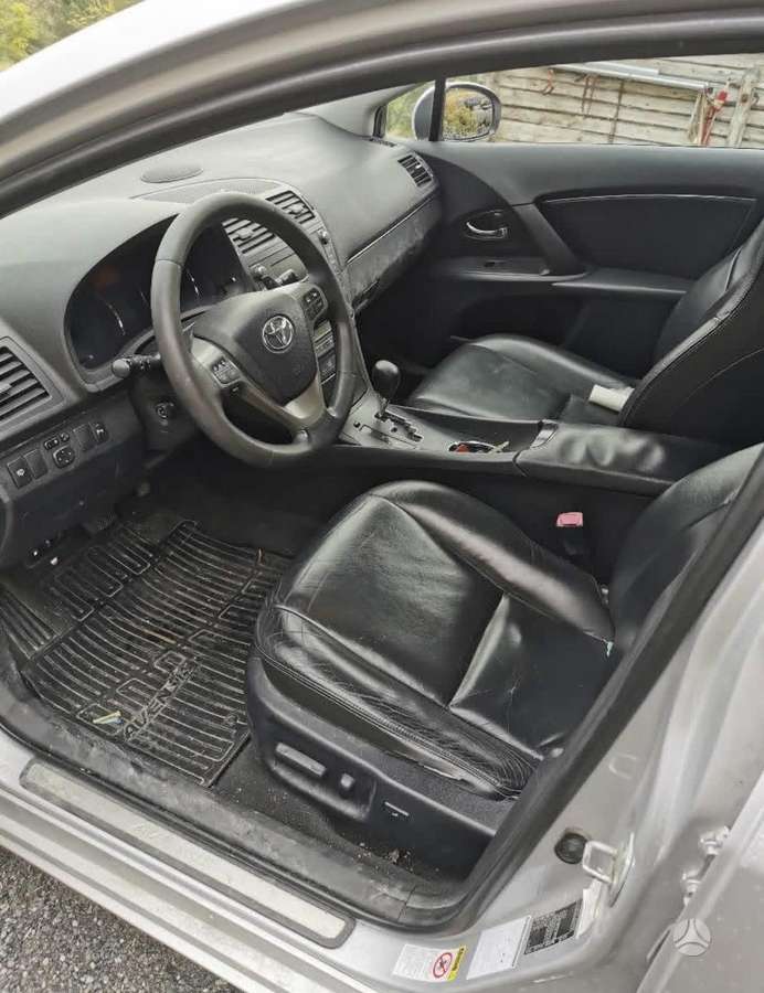 Toyota Avensis 2010 — photo 8