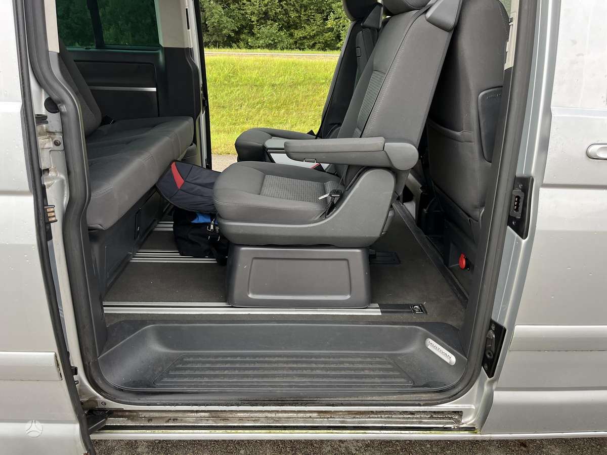 Volkswagen Multivan 2006 — engine 2461 cm³, 174 HP (128kW)