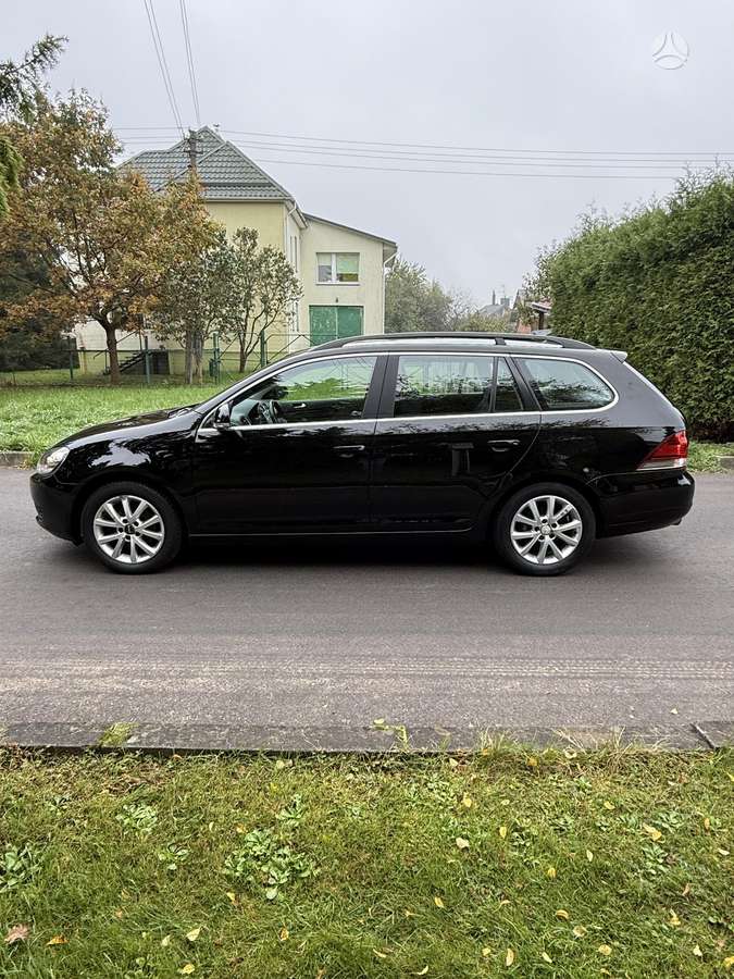 Volkswagen Golf 2011 — rear view