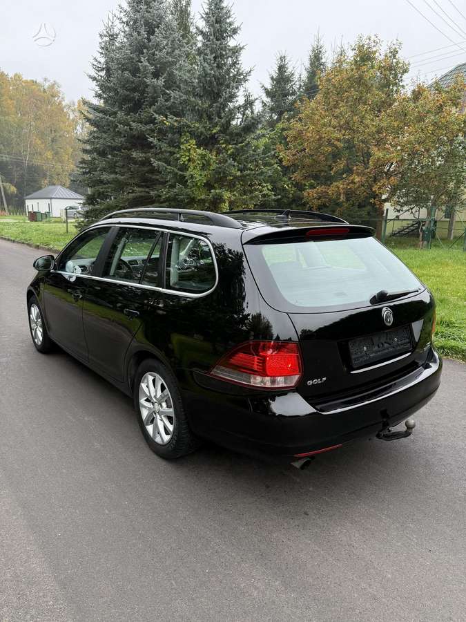 Volkswagen Golf 2011 — interior