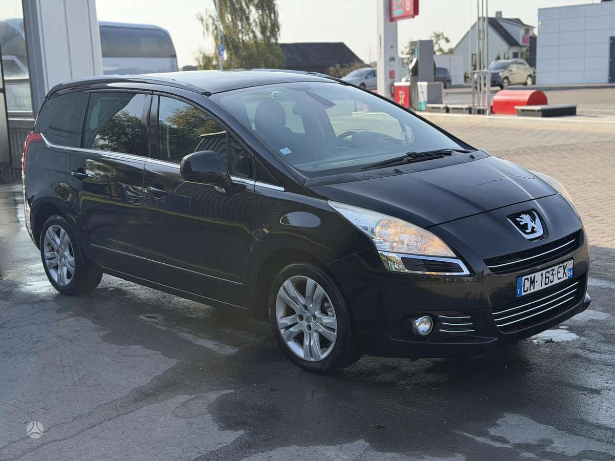 Peugeot 5008 2011 — вигляд ззаду