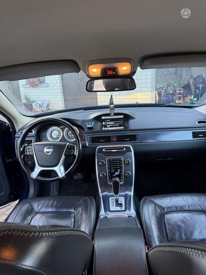 Volvo XC70 2012 — photo 10