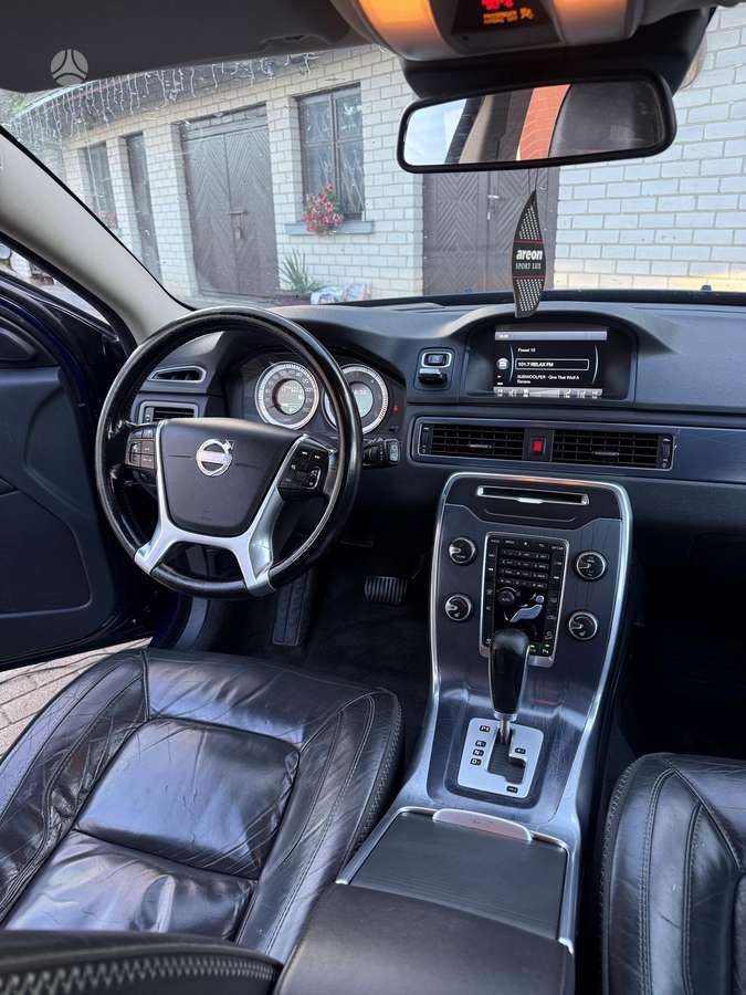 Volvo XC70 2012 — photo 12