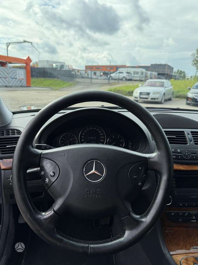 Mercedes-Benz E270 2004 — photo 10