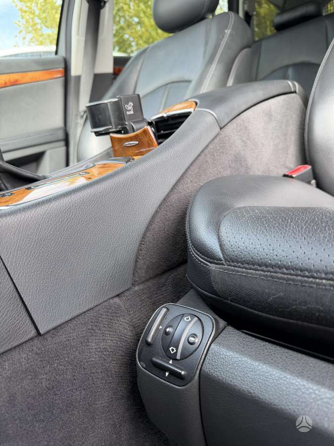 Mercedes-Benz E270 2004 — photo 12