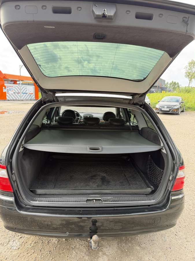 Mercedes-Benz E270 2004 — photo 14