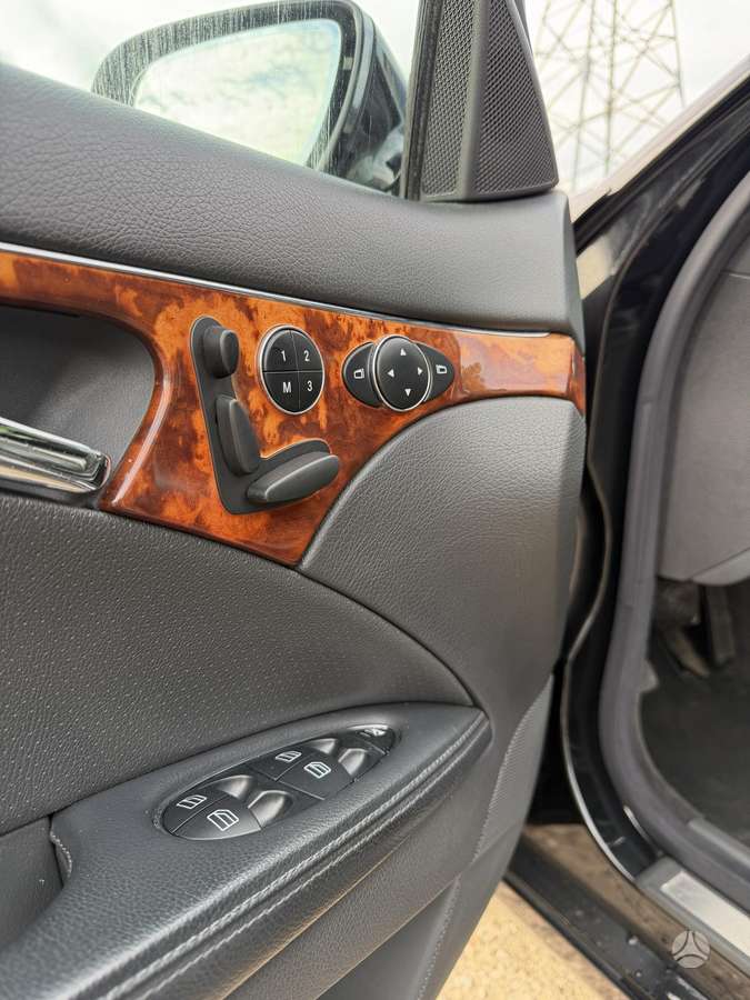 Mercedes-Benz E270 2004 — photo 8